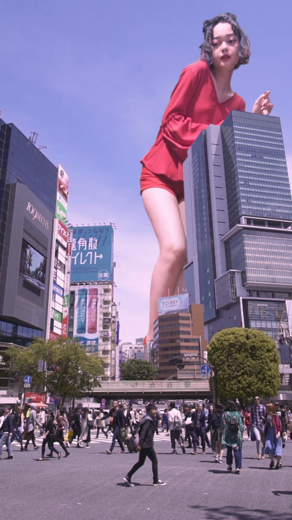 スマホでピンチアウトすると巨大化した玉城ティナさんが東京を歩く動画 テレビ東京 と新どうが 4 Pr Edge