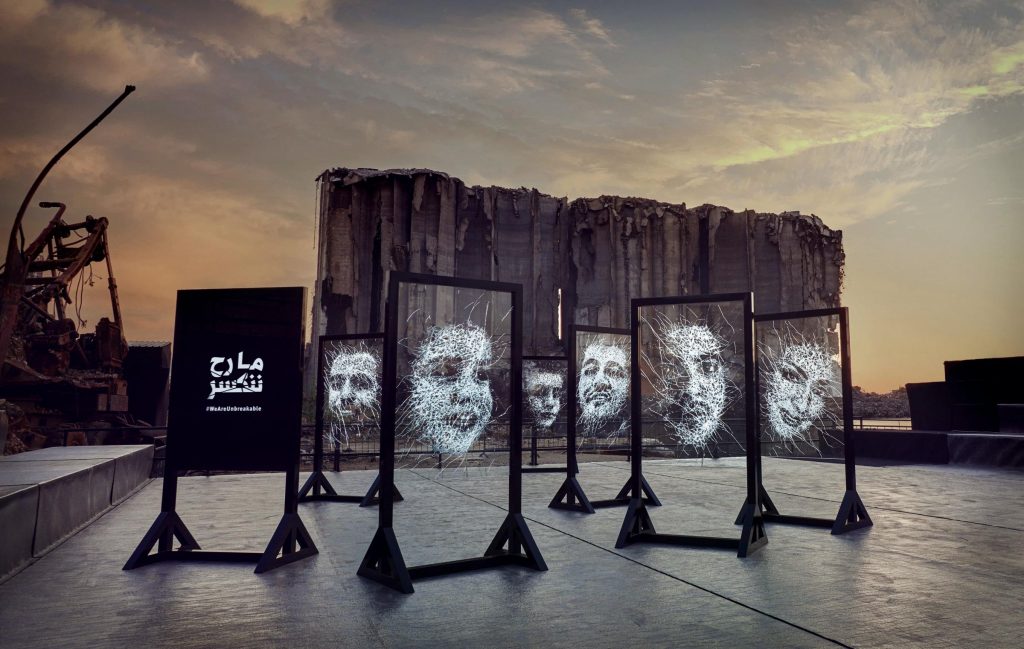 レバノンの大爆発事件の責任追及を風化させないため 被害者をガラスアートで表現したmtv Pr Edge