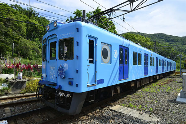 “めでたいでんしゃ かい”