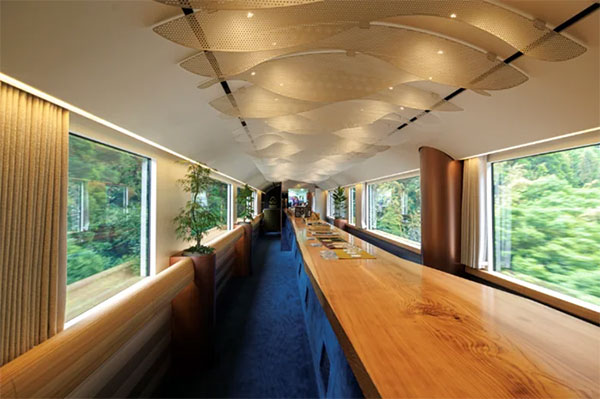 2号車ラウンジ杉