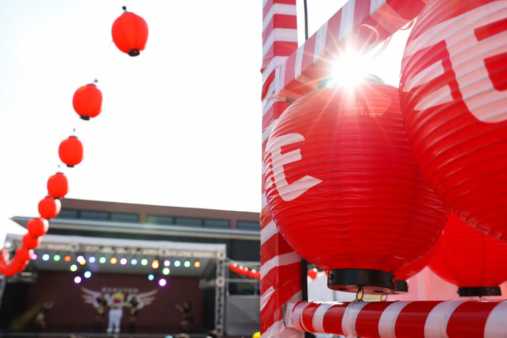 楽天イーグルス　提灯で飾られたEAGLE STAGE　イメージ