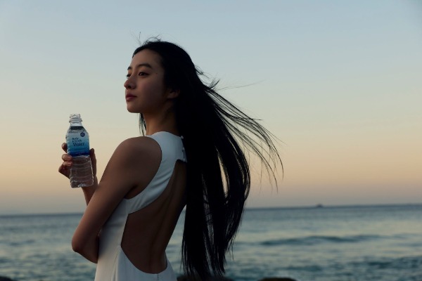 海辺に立つKōki,さんのブランドビジュアル