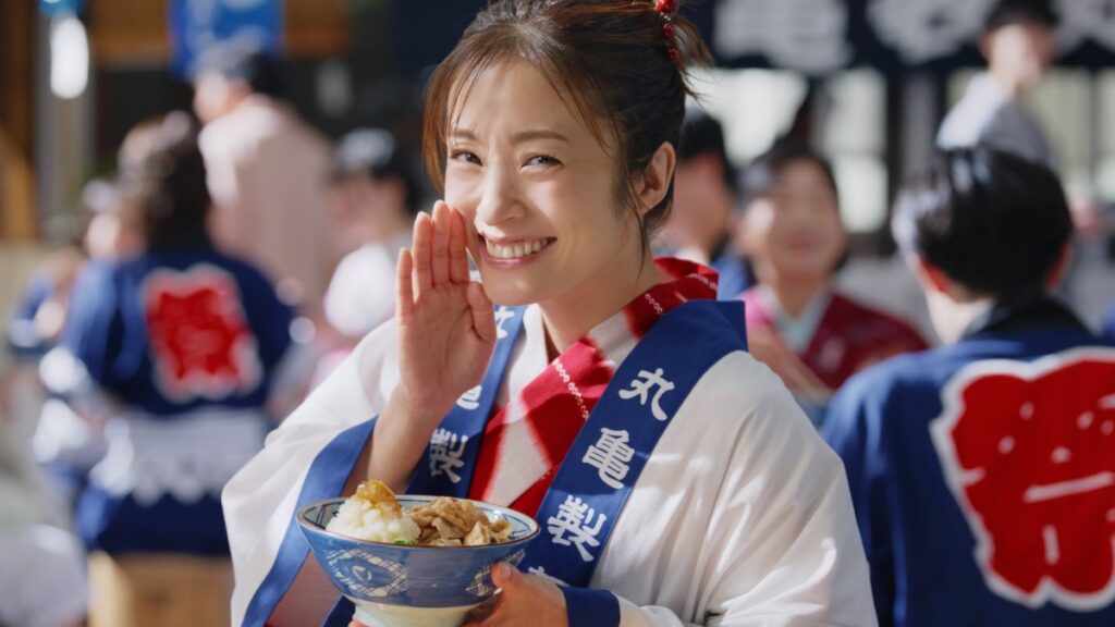 夏祭りで法被姿の上戸彩さん 丸亀製麺 新TVCM第2弾