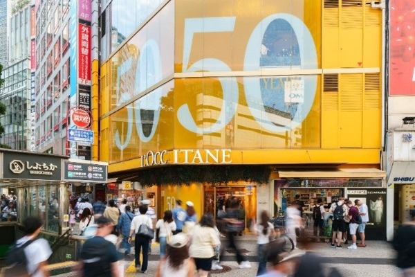 渋谷スクランブル交差点に面する旗艦店「ロクシタン SHIBUYA TOKYO」の外観