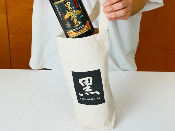 黒霧島のロゴや味言葉をデザインした耐水シール