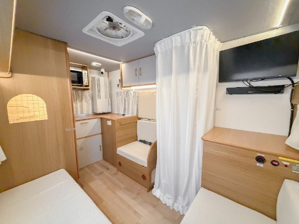 にゃんぴんぐCarの車内の生活スペース
