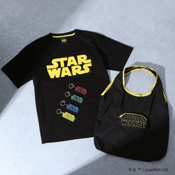 スター・ウォーズのデザインをあしらったTシャツとバッグ