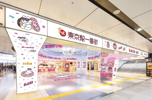 東京駅一番街をギャルネコのオリジナル装飾でジャックした館内の様子