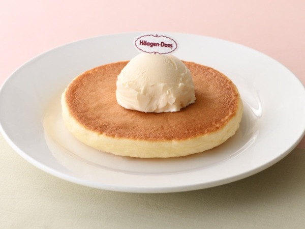 パンケーキにハーゲンダッツのバニラをのせたアレンジ例