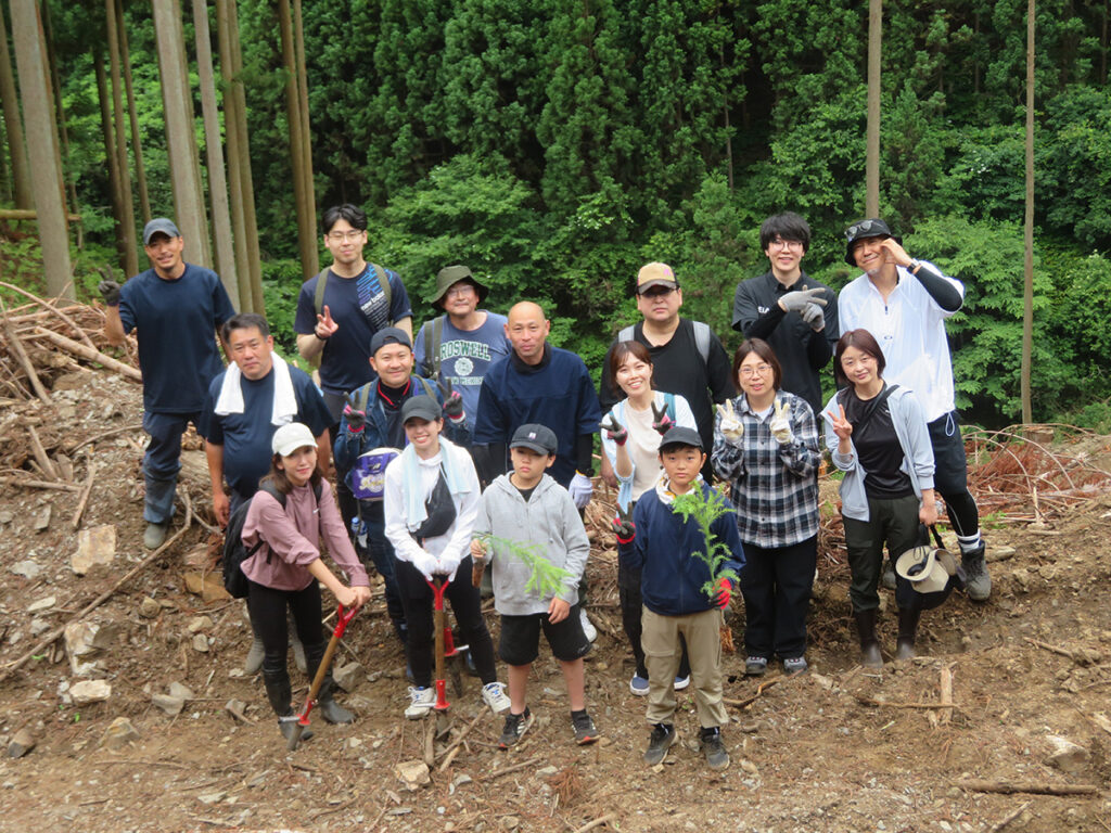 「第 3 回 KEIAI の森を作ろう！植樹体験会」の様子
