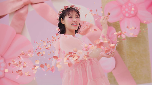キャンメイク「グロウフルールチークス」の新CM　原菜乃華さん