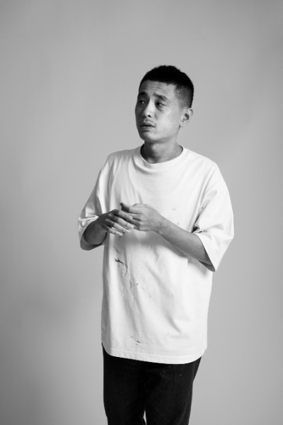 作家の衣笠泰介さん
