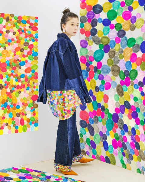 fuco:さんのアートを組み合わせたシャケットとパンツ