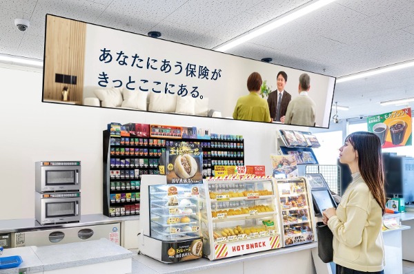 コンサルタント社員が登場する広告のイメージ