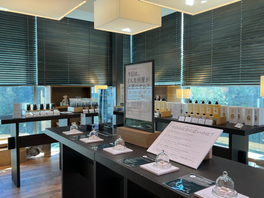 代官山 蔦屋書店で開催中の「RECOVERY ROOM by naturaum」会場